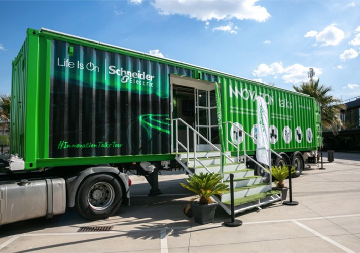 Foto Schneider Electric y BeCúbica crean el primer contenedor-showroom móvil, solar y autónomo que funciona tanto estacionado como en movimiento.